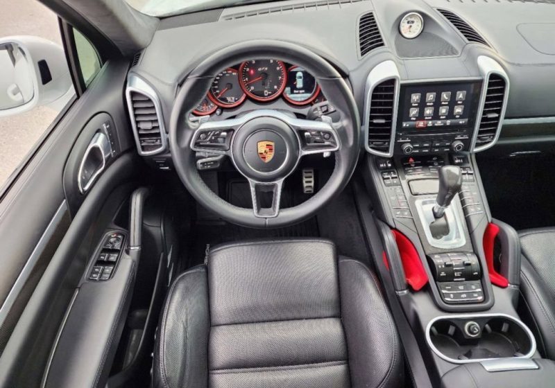 2017 Porsche Cayenne GTS photo