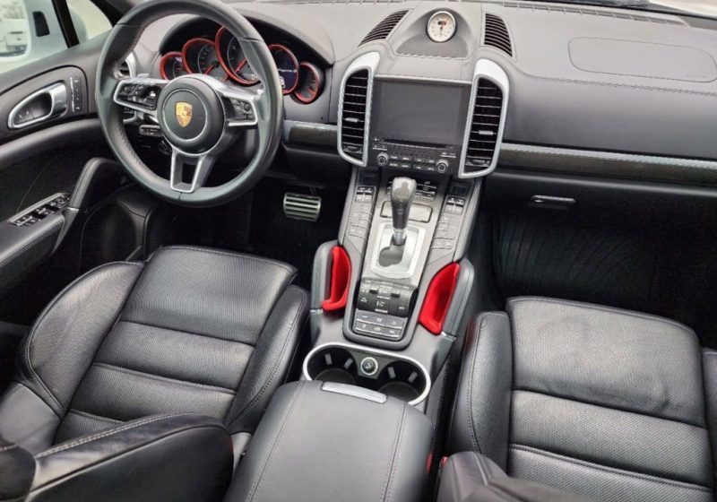 2017 Porsche Cayenne GTS photo